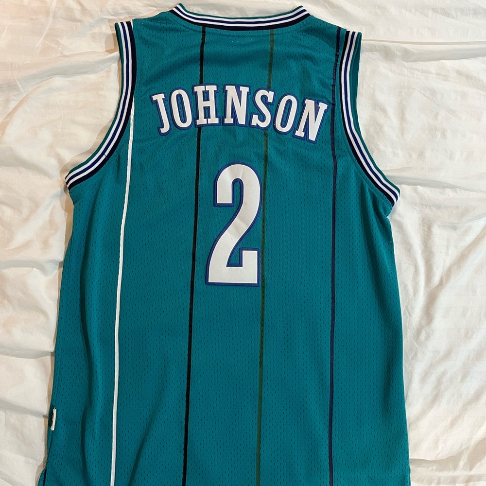 Mitchell and Ness, Larry Johnson Charlotte Hornets jersey (medium)